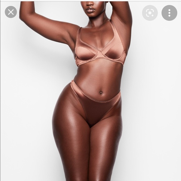 NWT SKIMS (2 PAIRS) SATIN STRETCH THONG - Picture 3 of 14